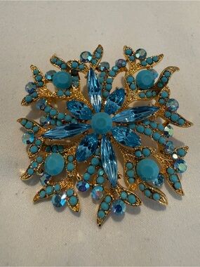 Blue Crystal Flower Statement Brooch Pin - Gold Tone - Turqouise Teal color